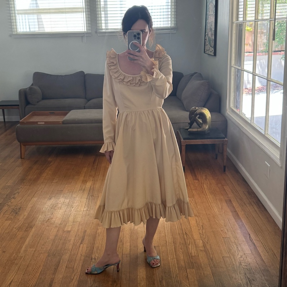Vintage Victor Costa Cream Ruffle Dress - Picture 5 of 10